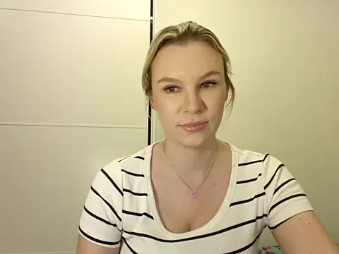 Snapshot of SadieBrilliance chatting on 8, 10, 2025 SadieBrilliance online show from 8, 10, 2025