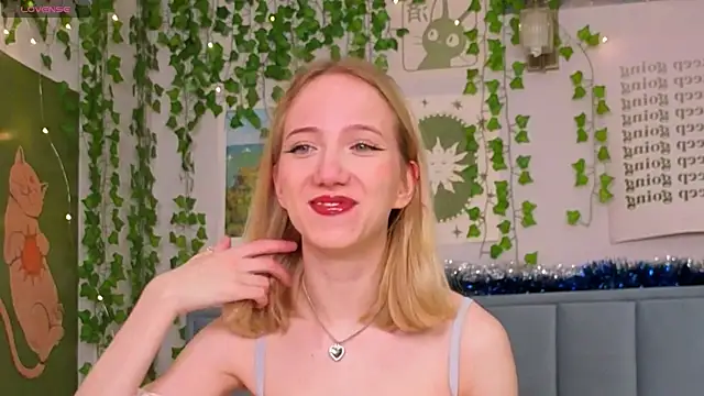 Snapshot of EmmaNovak chatting on 6, 1, 2026 EmmaNovak online show from 6, 1, 2026