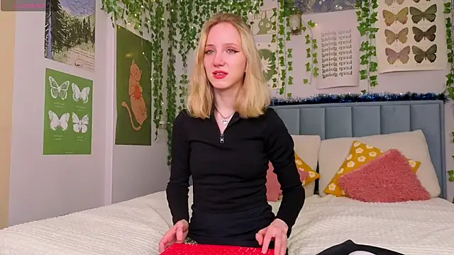 Snapshot of EmmaNovak chatting on 9, 1, 2026 EmmaNovak online show from 9, 1, 2026