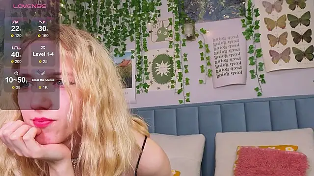 Snapshot of EmmaNovak chatting on 5, 2, 2026 EmmaNovak online show from 5, 2, 2026