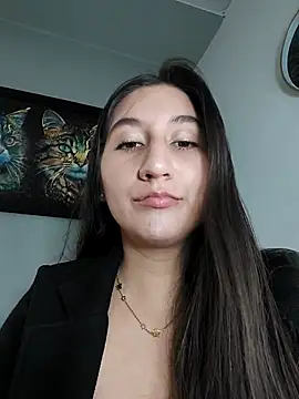 Snapshot of LunaBaby- chatting on 13, 10, 2025 LunaBaby- online show from 13, 10, 2025
