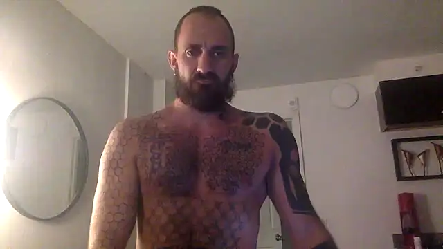 Snapshot of Bearlyfuckinglogan chatting on 1, 7, 2026 Bearlyfuckinglogan online show from 1, 7, 2026