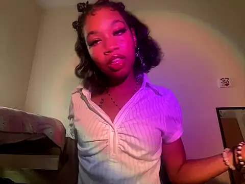 Snapshot of luvrgrllani chatting on 17, 9, 2025 luvrgrllani online show from 17, 9, 2025