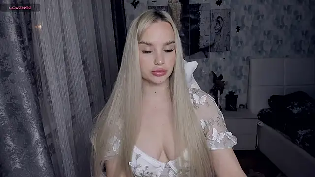 KiraKrox online show from 15, 12, 2025