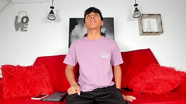 tyler twink boy online show from 31, 3, 2026