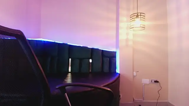 Snapshot of _Emily_rosee_ chatting on 6, 11, 2025 Emily rosee online show from 6, 11, 2025