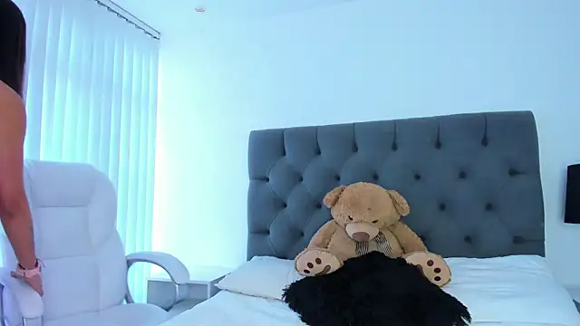 Snapshot of VictoriaParkeer chatting on 9, 10, 2025 VictoriaParkeer online show from 9, 10, 2025