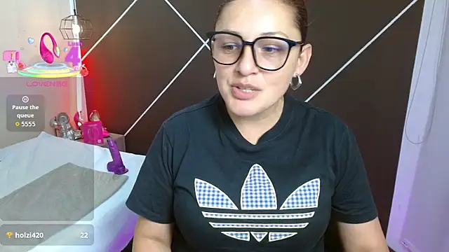 ScarletHott  online show from 22, 10, 2025