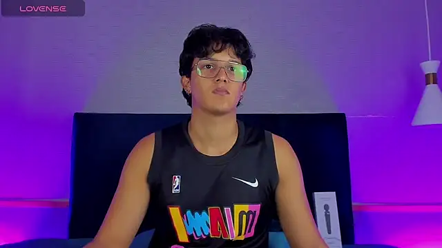 Leo Savage  online show from 5, 11, 2025