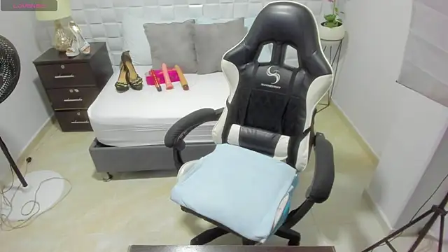 yulitza1025 online show from 6, 11, 2025