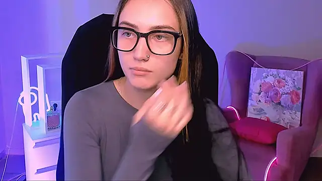 Snapshot of olivianorton chatting on 9, 9, 2025 olivianorton online show from 9, 9, 2025