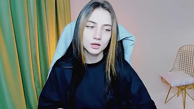 Snapshot of olivianorton chatting on 14, 9, 2025 olivianorton online show from 14, 9, 2025