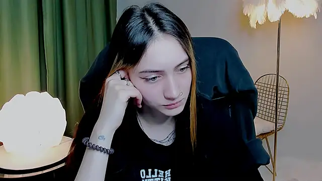 Snapshot of olivianorton chatting on 29, 9, 2025 olivianorton online show from 29, 9, 2025