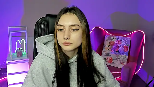 Snapshot of olivianorton chatting on 7, 10, 2025 olivianorton online show from 7, 10, 2025