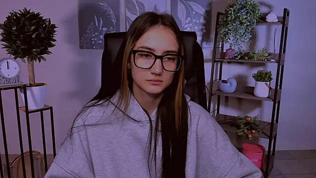 Snapshot of olivianorton chatting on 12, 10, 2025 olivianorton online show from 12, 10, 2025