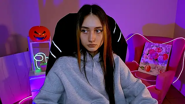 Snapshot of olivianorton chatting on 23, 10, 2025 olivianorton online show from 23, 10, 2025