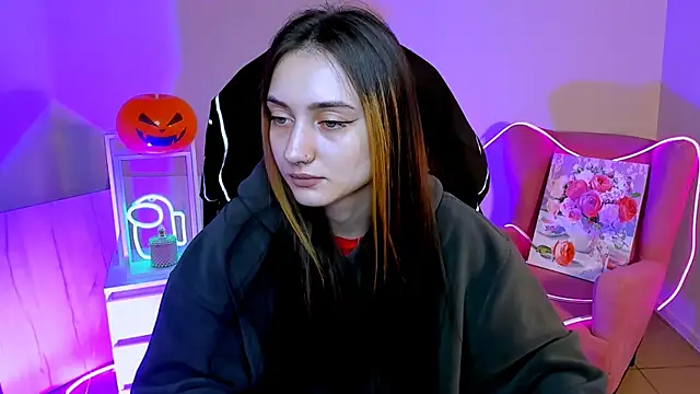 Snapshot of olivianorton chatting on 24, 10, 2025 olivianorton online show from 24, 10, 2025