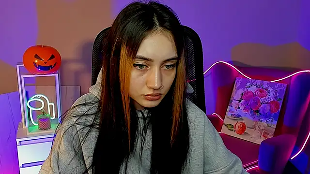 Snapshot of olivianorton chatting on 27, 10, 2025 olivianorton online show from 27, 10, 2025