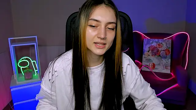 Snapshot of olivianorton chatting on 4, 11, 2025 olivianorton online show from 4, 11, 2025