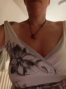 Snapshot of Sophierob1 chatting on 17, 6, 2026 Sophierob1 online show from 17, 6, 2026