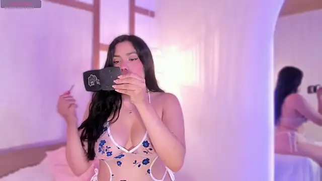 Snapshot of RenataLeclair chatting on 16, 2, 2026 RenataLeclair online show from 16, 2, 2026