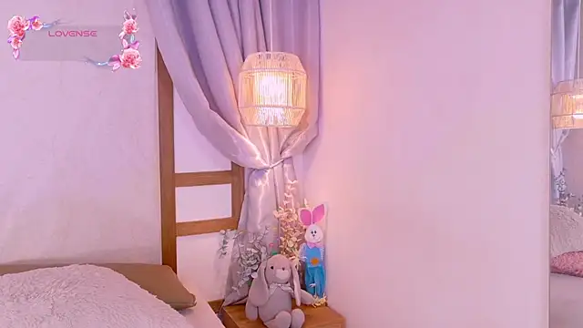 Snapshot of RenataLeclair chatting on 28, 4, 2026 RenataLeclair online show from 28, 4, 2026