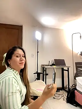 emma hot2006 online show from 20, 10, 2025