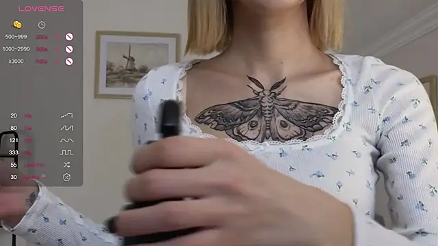 Snapshot of Sonia_Jones chatting on 3, 12, 2025 Sonia Jones online show from 3, 12, 2025