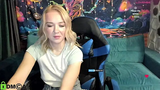 Snapshot of CrystalGirl99 chatting on 2, 2, 2026 CrystalGirl99 online show from 2, 2, 2026