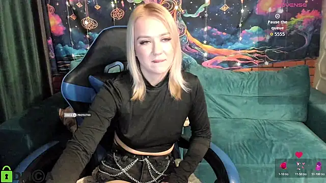 Snapshot of CrystalGirl99 chatting on 13, 2, 2026 CrystalGirl99 online show from 13, 2, 2026