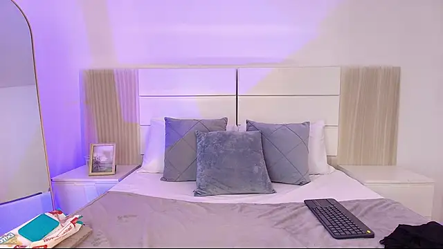 alehia cute online show from 4, 2, 2026