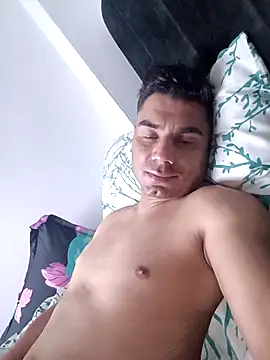 Snapshot of Ffeenniizz chatting on 1, 4, 2026 Ffeenniizz online show from 1, 4, 2026