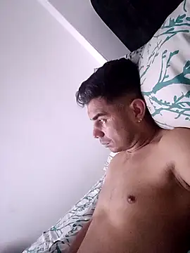 Snapshot of Ffeenniizz chatting on 5, 4, 2026 Ffeenniizz online show from 5, 4, 2026