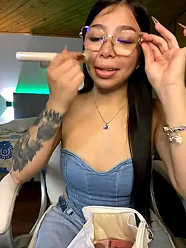 Maddy Piink online show from 28, 11, 2025