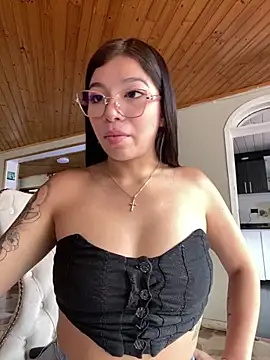 Maddy Piink online show from 3, 2, 2026