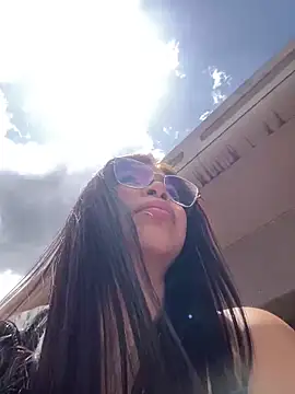 Maddy Piink online show from 5, 2, 2026