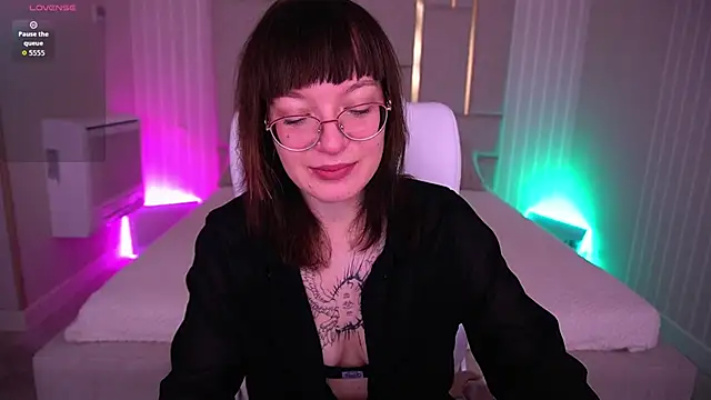 Pixie Peachh online show from 9, 11, 2025