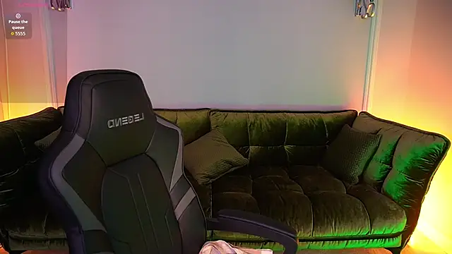 Pixie Peachh online show from 15, 11, 2025