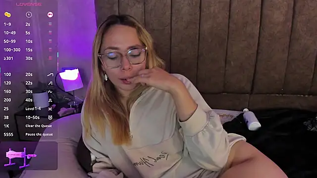 LanaMills  online show from 16, 11, 2025