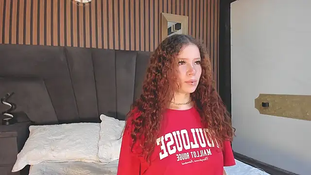 Snapshot of AphroditeSweet chatting on 9, 11, 2025 AphroditeSweet online show from 9, 11, 2025