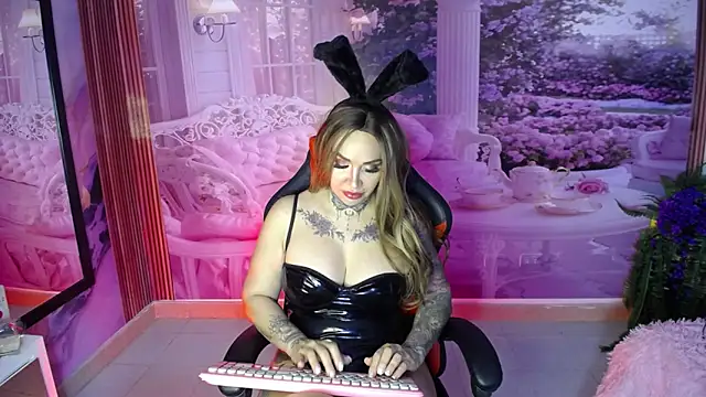 Layla-Watson online show from 3, 10, 2025