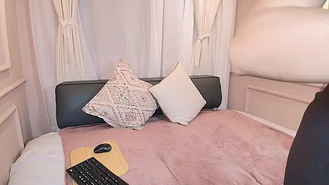 Nahomi key  online show from 14, 11, 2025