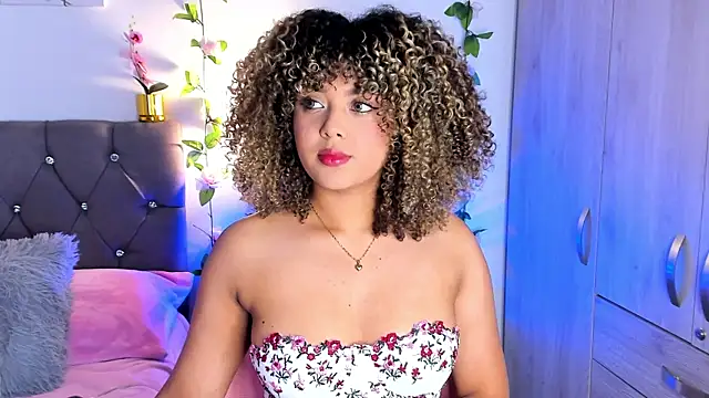 isajonnes18 online show from 6, 10, 2025