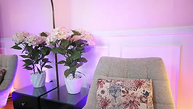 MilaCrave online show from 13, 4, 2026