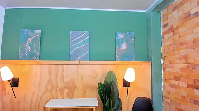 halleylorens online show from 14, 4, 2026