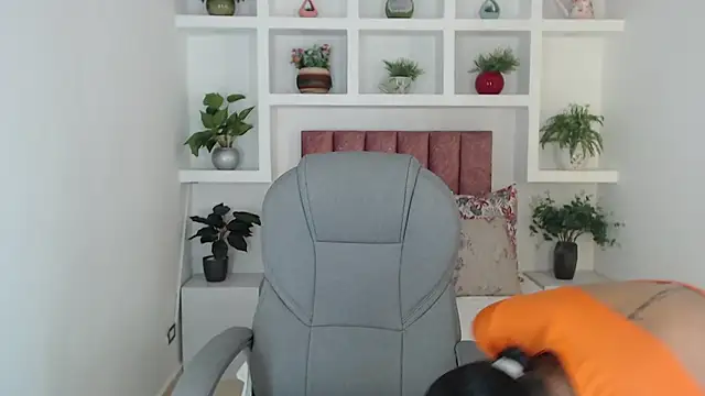 SarayVega  online show from 1, 12, 2025