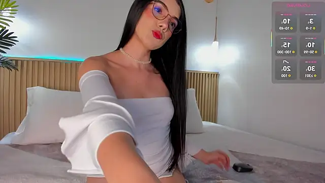 Snapshot of Sarita__Gomez chatting on 10, 11, 2025 Sarita Gomez online show from 10, 11, 2025