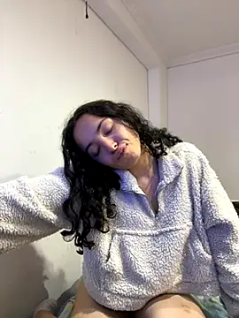 Snapshot of aliceclair_ chatting on 12, 10, 2025 aliceclair  online show from 12, 10, 2025