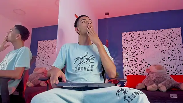 Adonis WB online show from 10, 9, 2025