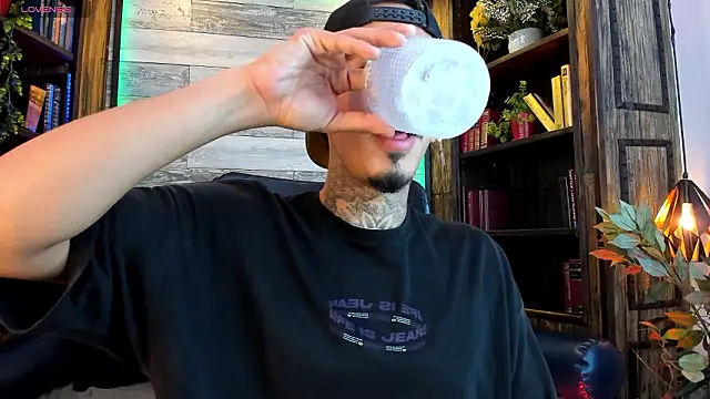 Donovan Desmond online show from 10, 3, 2026